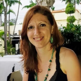 Dr. Isla Arcaro Dr. Isla Arcaro